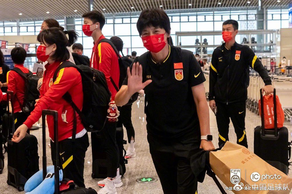 ①诚然，约纳生对虚无男性行为令人骇然的着迷，变成更强烈的动机。